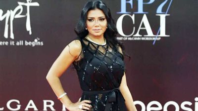 رانيا يوسف تعتذر عن ظهورها بملابس ساخنة في مهرجان القاهرة السينمائى 