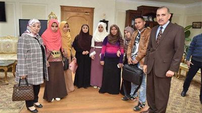 المكفوفات في ضيافة محافظ أسيوط.. 