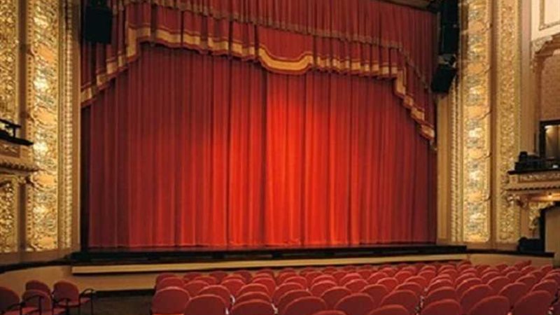 عرض مسرحية الرهان