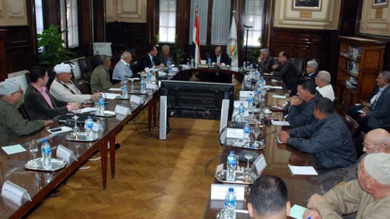 أبوستيت يجتمع بمنتجي