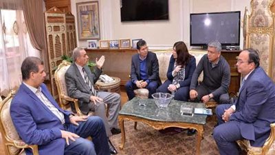 محافظ أسيوط يبحث مع رئيس سيمكس نقل مصنع السماد العضوي