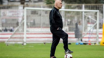 جروس يطالب لاعبي الزمالك بالفوز على المصري