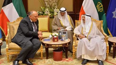 شكري وأمير الكويت يبحثان تعزيز العلاقات الأخوية
