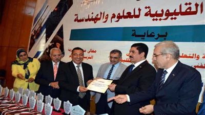 تكريم 20 طالبا مخترعا بمعرض العلوم والهندسة بجامعة بنها