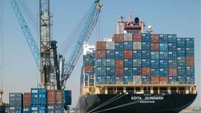 تداول 26 سفينة حاويات وبضائع عامة بموانئ بورسعيد