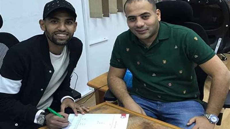 مؤمن زكريا يجدد للأهلي