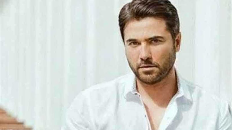 إصابة أحمد عز في