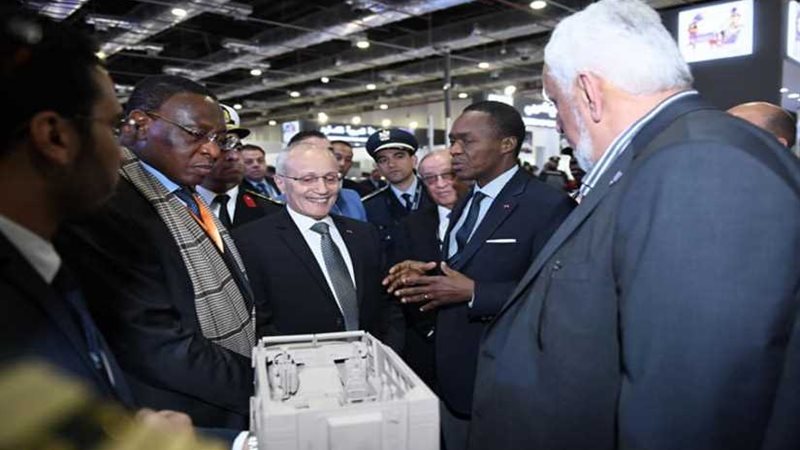 العصار يستقبل وزير