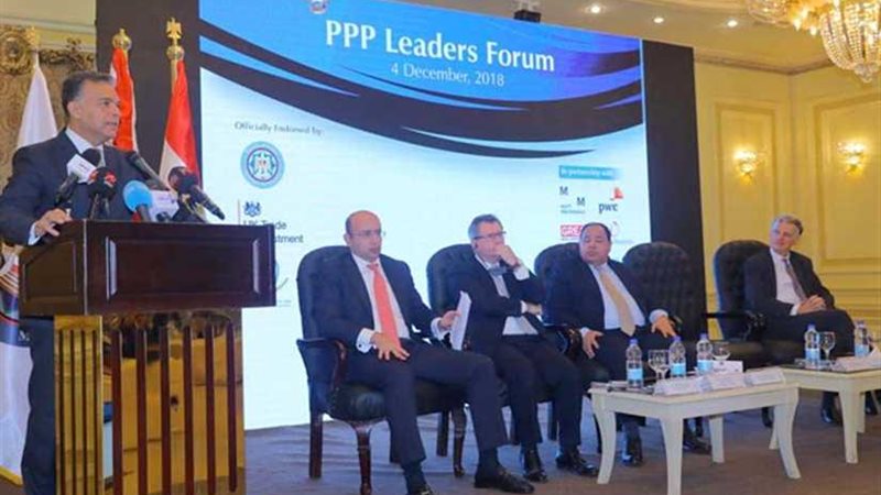 وزير النقل يستقبل