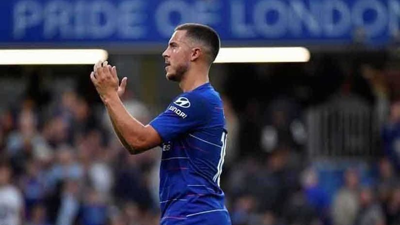 هازارد يؤجل التجديد