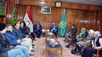 الكشف الطبي على 4 آلاف حالة بقافلة طبية بـ