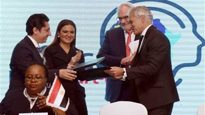 وزيرة الاستثمار تشهد توقيع اتفاقية 