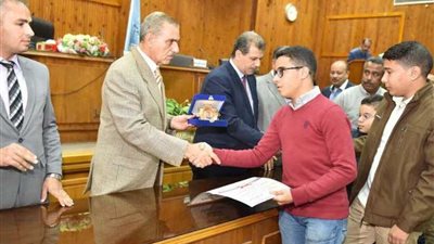 تكريم مدير التعليم الفني و75 من الطلبة والمشرفين بأسيوط..(صور)