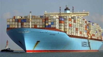 عبور 49 سفينة لقناة السويس بحمولة 3.2 مليون طن