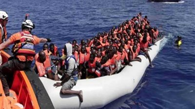 إسبانيا تنقذ 33 مهاجرًا يحاولون الوصول إلى أوروبا عبر البحر المتوسط