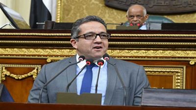 أول تعليق لوزير الآثار على فيديو الهرم