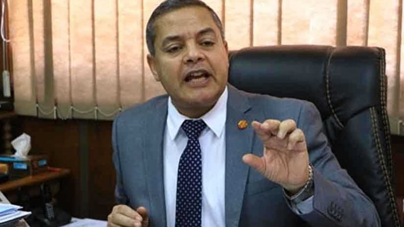 حلمى : تسليم العقود