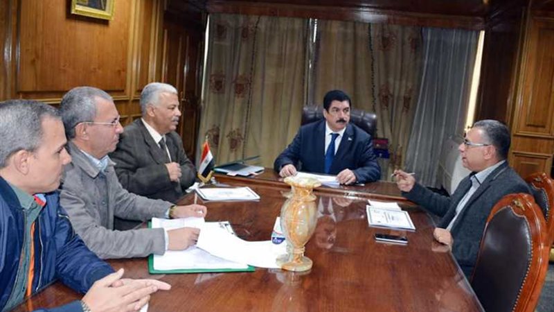 محافظ القليوبية يبحث