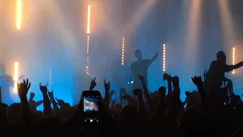 مقتل وإصابة المئات