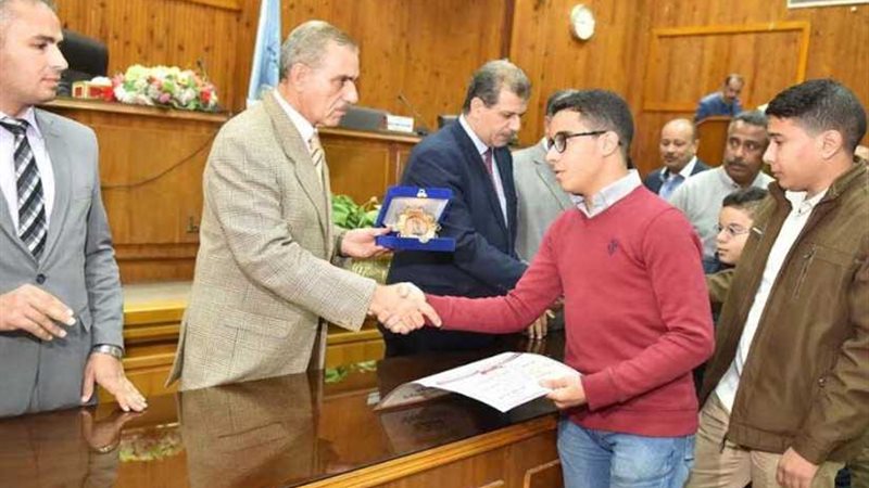 تكريم مدير التعليم