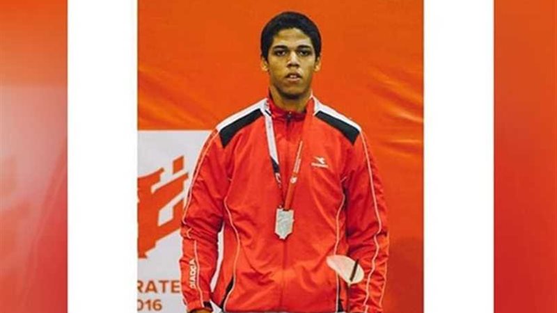 على إسماعيل يتوج