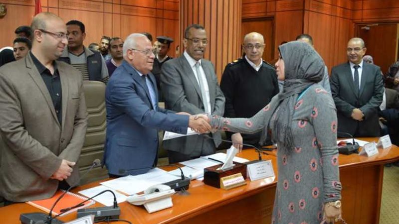 محافظ بورسعيد يكرم