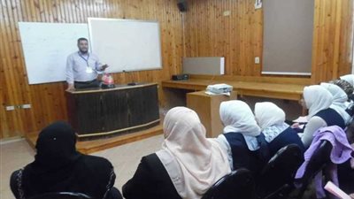 وفد من طلاب معهد فتيات يزور مركز القلب بالمحلة