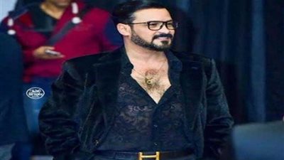 محمد رجب بقميص شيفون يثير جدلًا بين الجمهور