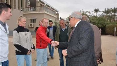 محافظ الجيزة يلتقي السياح بـ