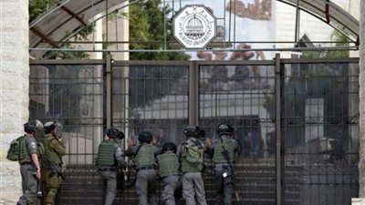 توالي اقتحامات الجيش الإسرائيلي.. تحطيم ممتلكات جامعة القدس (صور)