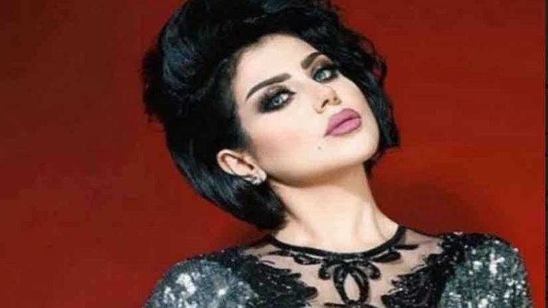 حليمة بولند تحتفل