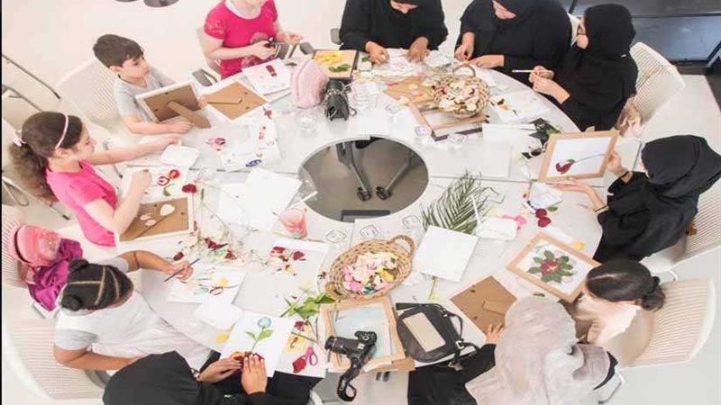 الشارقة للفنون تحتفل