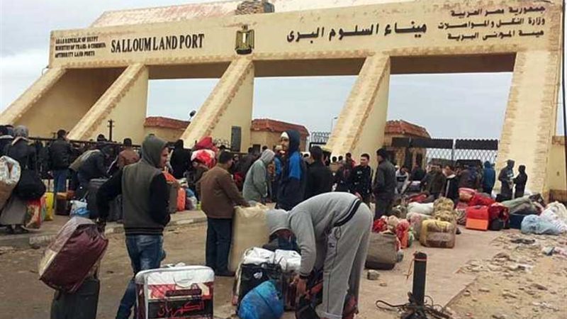 عودة 302 مصري وعبور