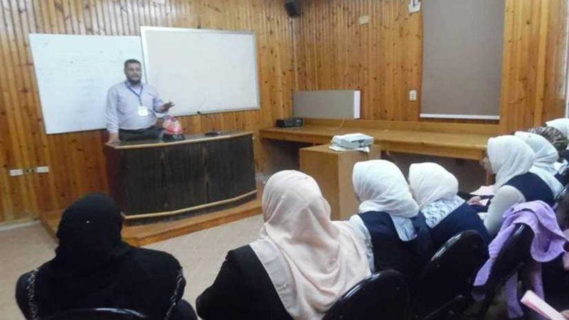 وفد من طلاب معهد