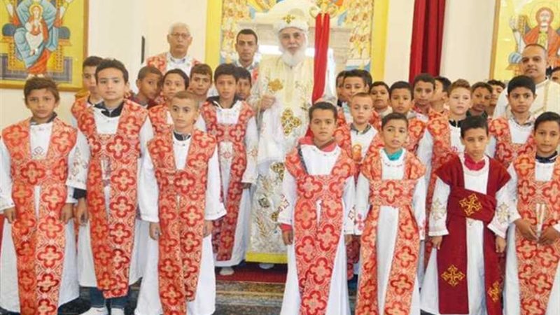 رسامة ٩٠ شماس لثلاث