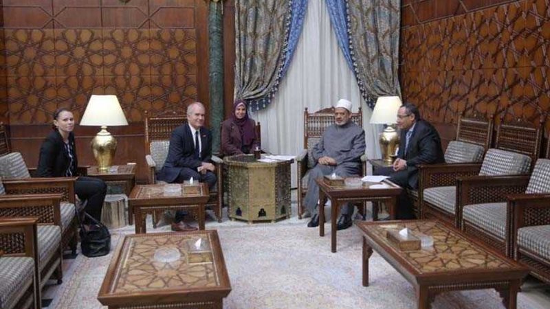 سفير الدنمارك يعرب