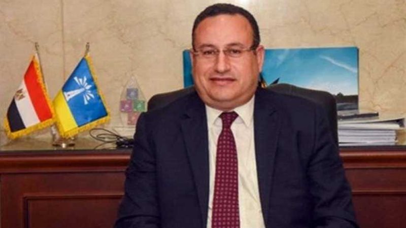 محافظ اﻹسكندرية يكرم