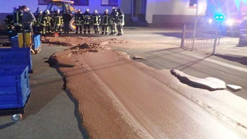 رصف شوارع مدينة بالشيكولاتة