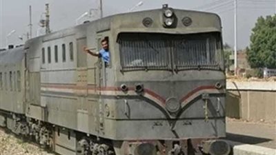 القبض علي طفل ألقى الحجارة على قطار الفيوم