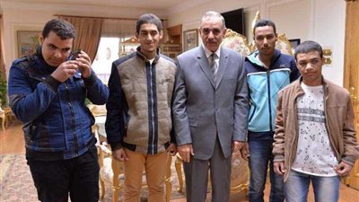 محافظ أسيوط يلتقي طلاب النور والأمل للمكفوفين ويعلن دعمه لبرامج التوعية والتنشيط السياحي