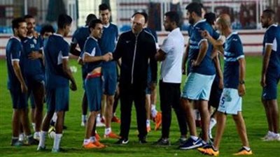 جروس يجتمع بلاعبيه قبل المران