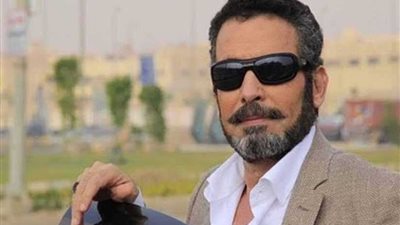 أحمد عبدالعزيز يعقد جلسات عمل استعدادا لبدء تصوير 