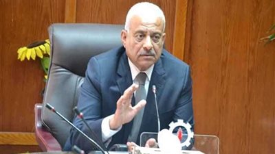 محافظ السويس: تسهيلات للشباب لإقامة مشروعات مكملة ومتوسطة وصغيرة
