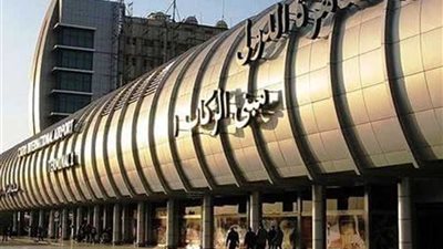 وفد تشكيلي مغربي يصل القاهرة للمشاركة في مهرجان 