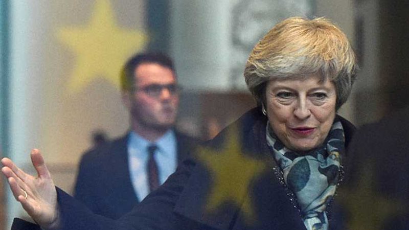 تيريزا ماي تفوز باقتراع