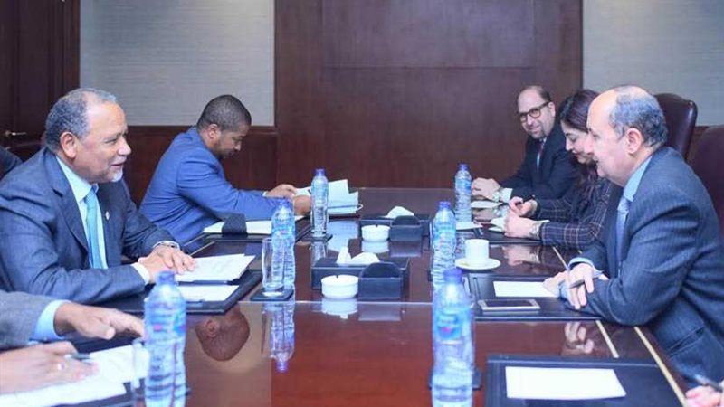 وزير التجارة يبحث