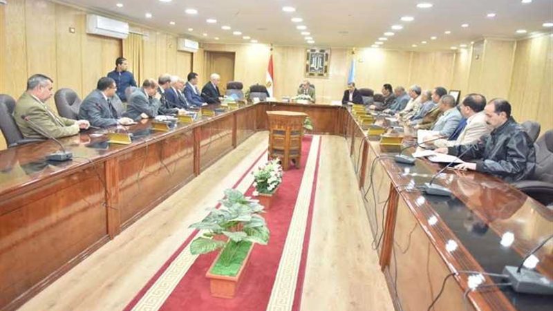 محافظ أسيوط يلتقي