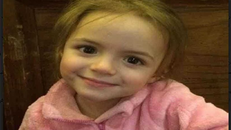 تغرق طفلتها وتحرق