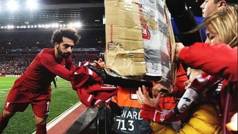 شاهد.. صلاح يرسم