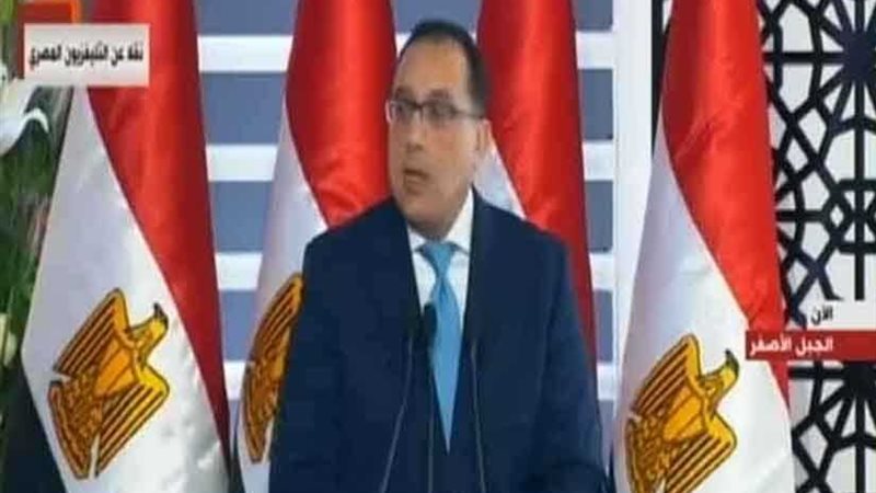 رئيس الوزراء يستعرض